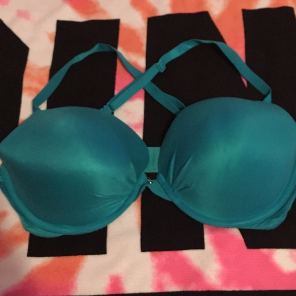 Victoria’s Secret fabulous plunge 38DD